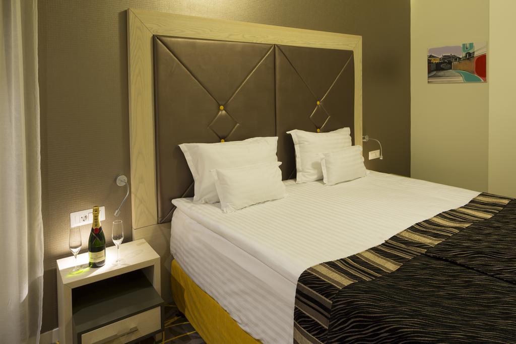 Exclusive Hotel & More سيبيو الغرفة الصورة