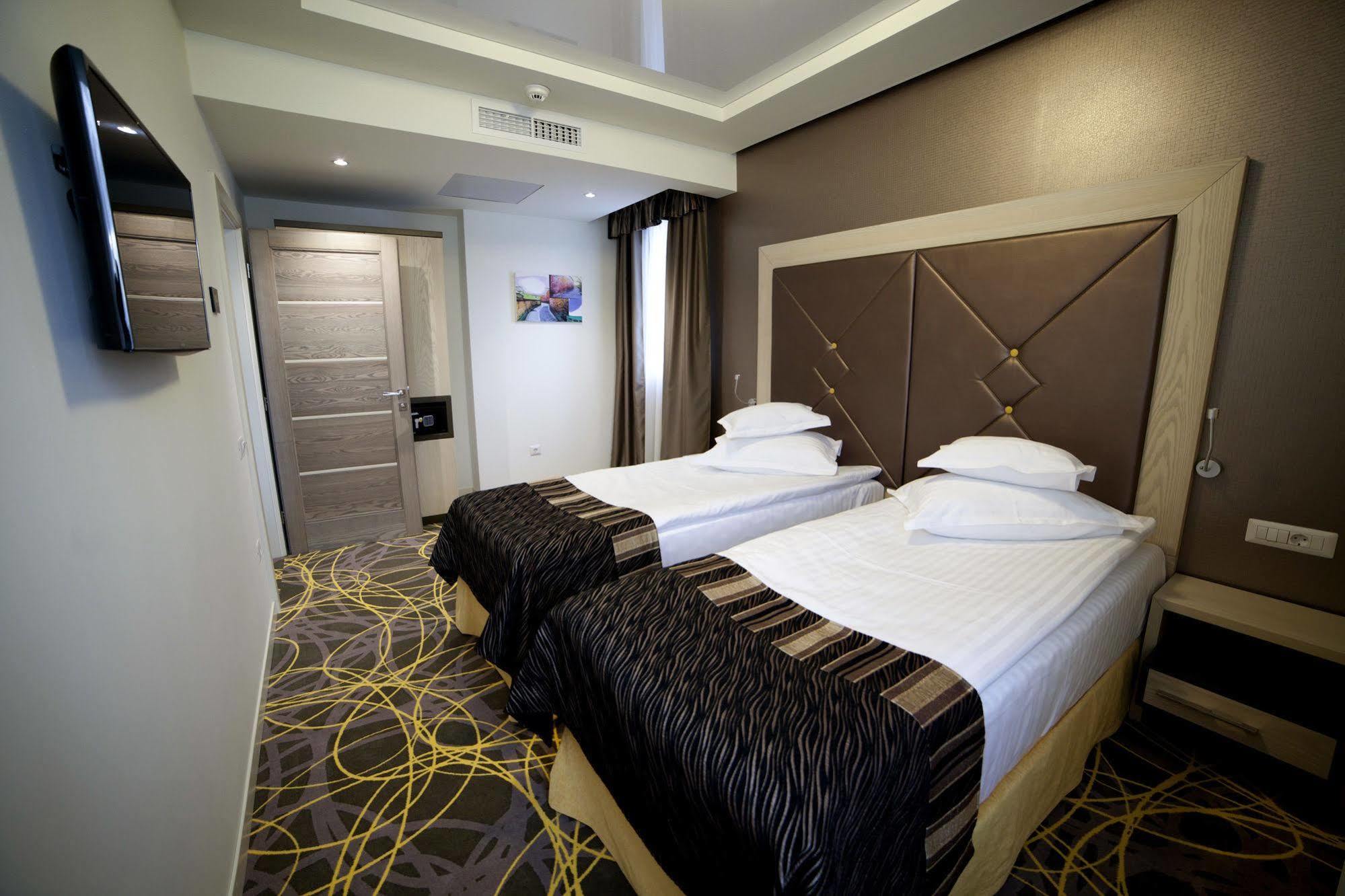 Exclusive Hotel & More سيبيو المظهر الخارجي الصورة