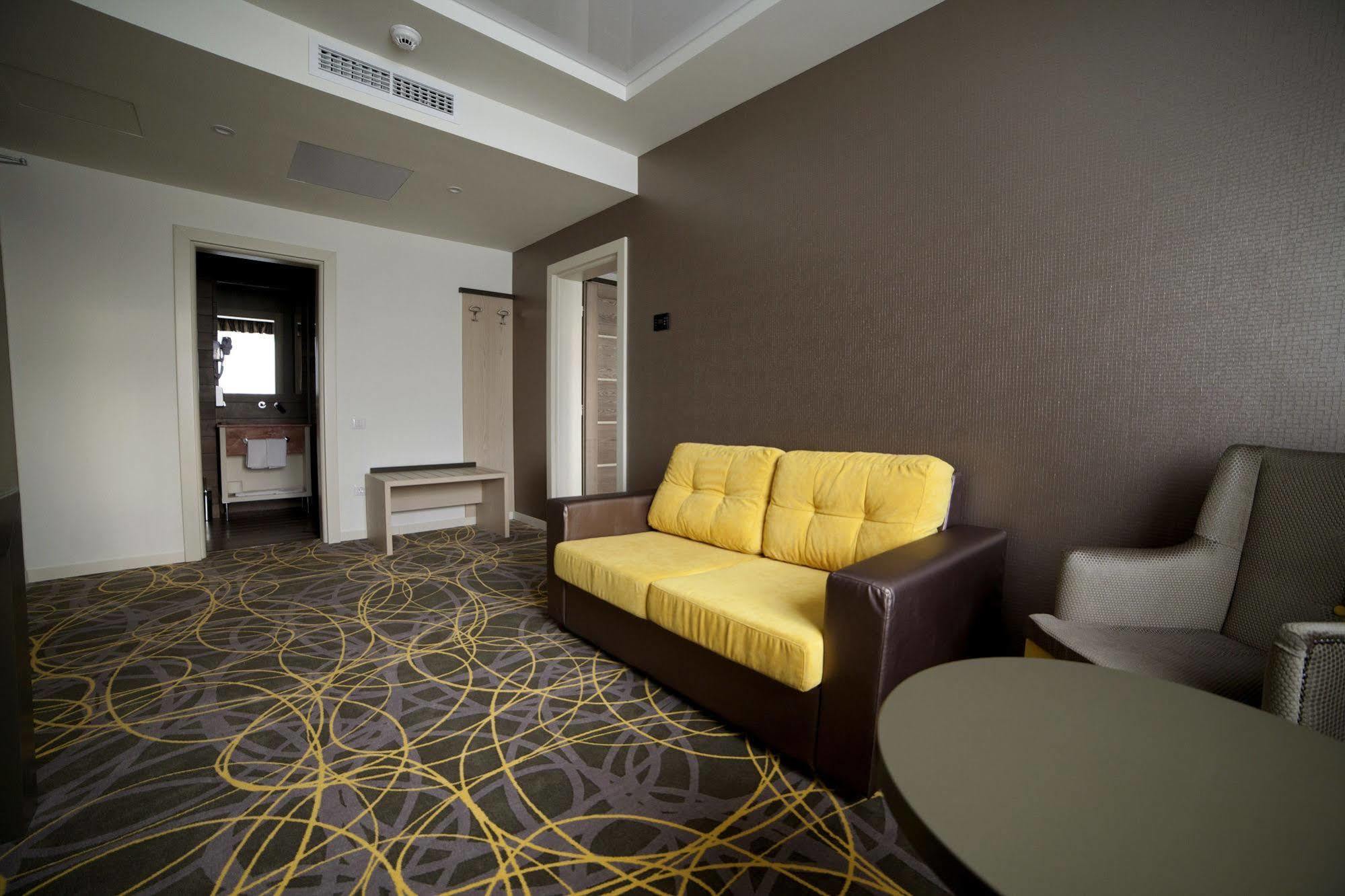Exclusive Hotel & More سيبيو المظهر الخارجي الصورة