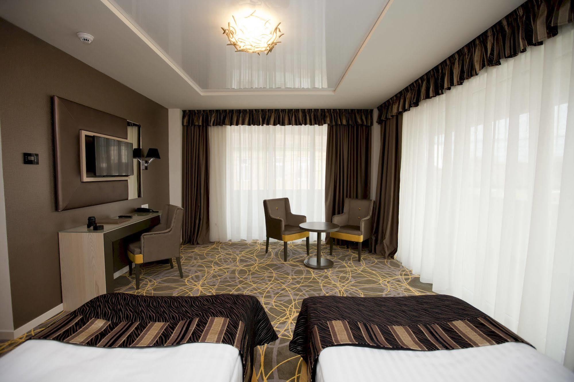 Exclusive Hotel & More سيبيو المظهر الخارجي الصورة